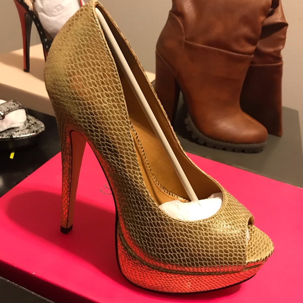 Gold Metallic faux-snake Peep-toe Platform Pump